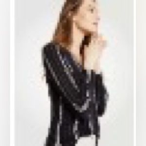 Ann Taylor navy striped V- neck blouse with single pleat